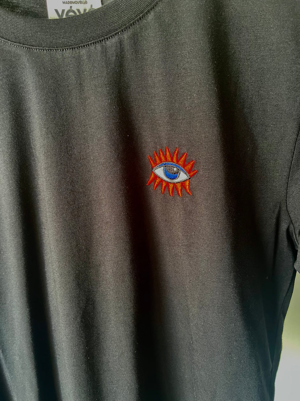 T-shirt noir oeil