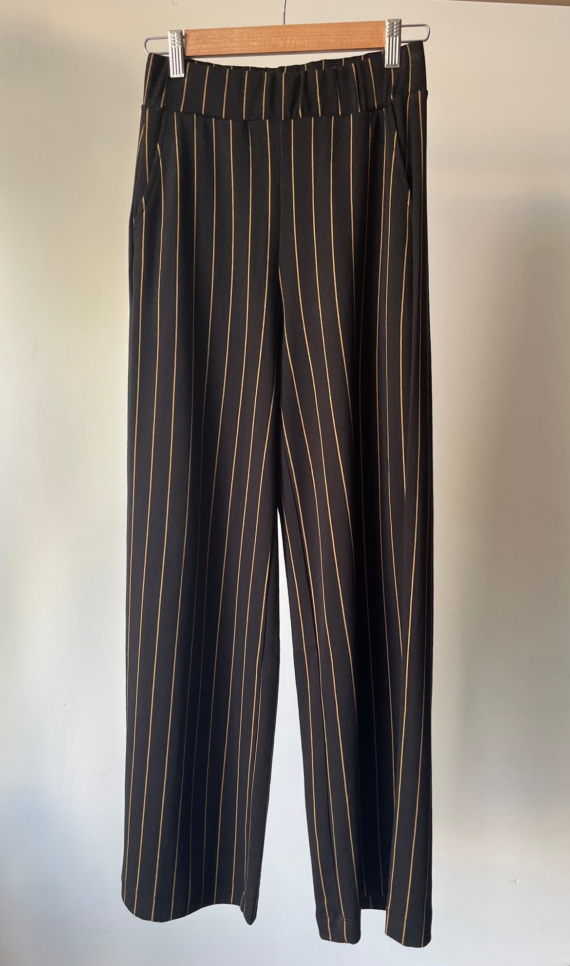 Pantalon noir rayé