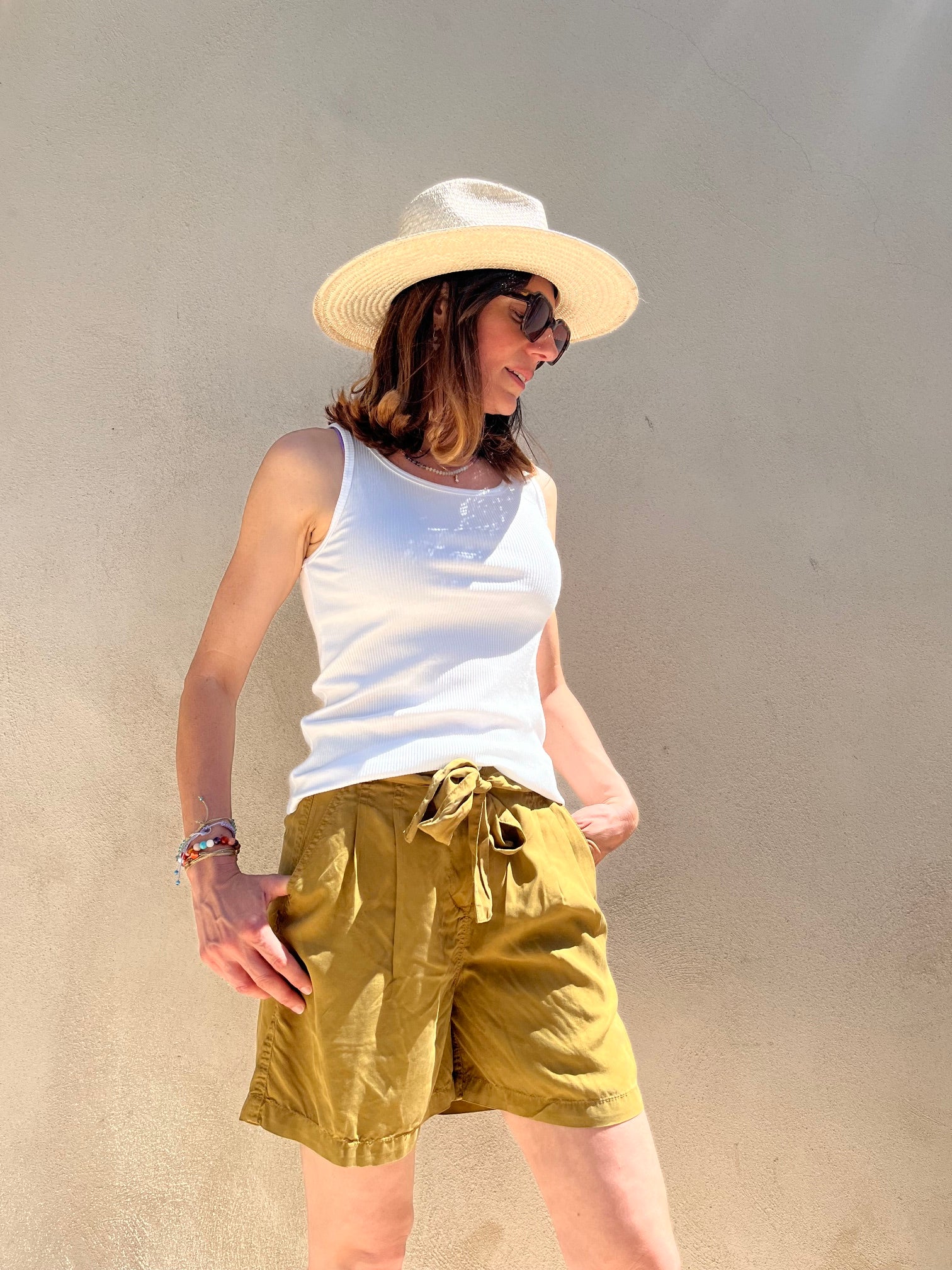 Short olive
