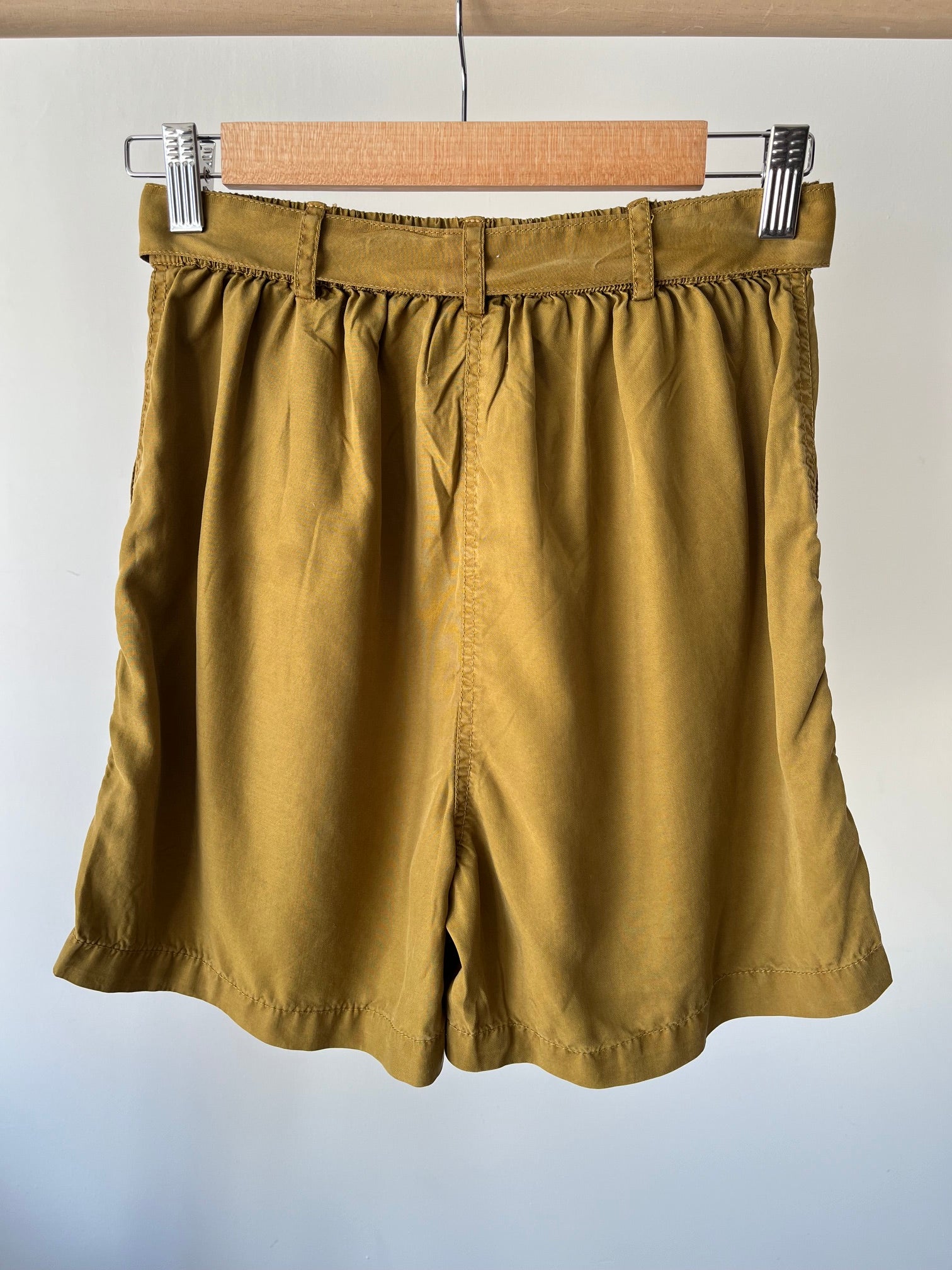 Short olive