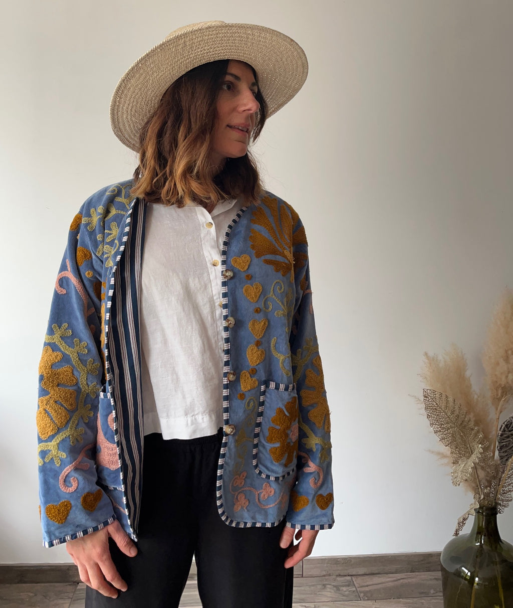 Veste brodée bleue