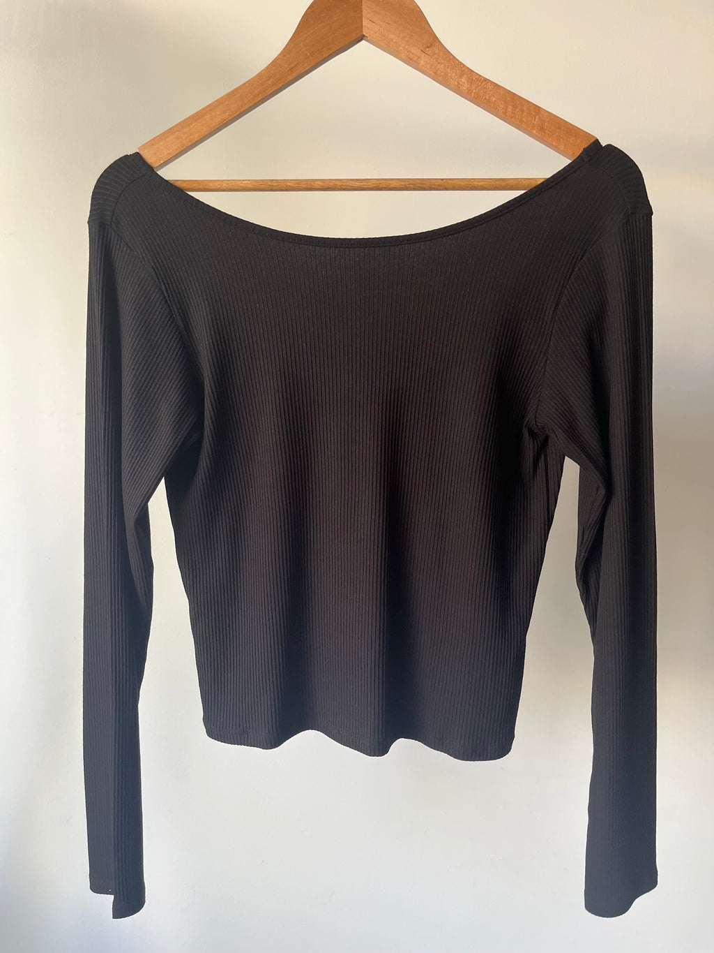 T-shirt noir décolleté dos
